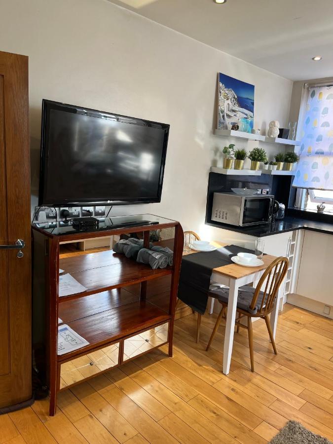 Stunning 1 Bedroom In Stunning Location - Mayfair Area Apartament